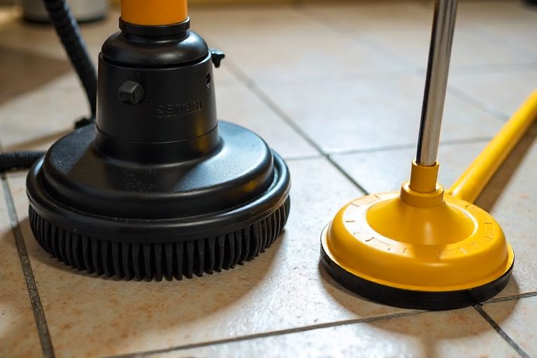Limpeza de Tubulações de Águas Pluviais (Calhas e Condutores) em Ribeirão Preto